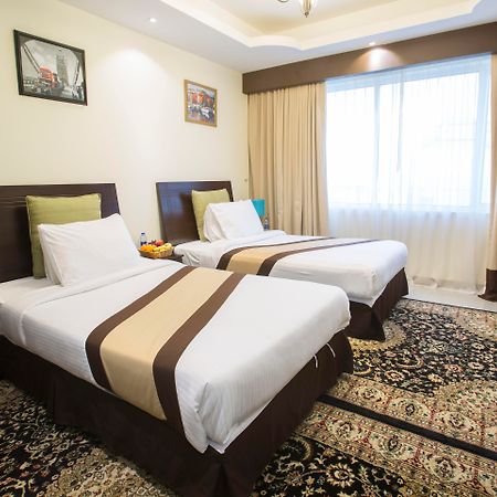 Travellers Hotel Apartment Дубай Екстериор снимка