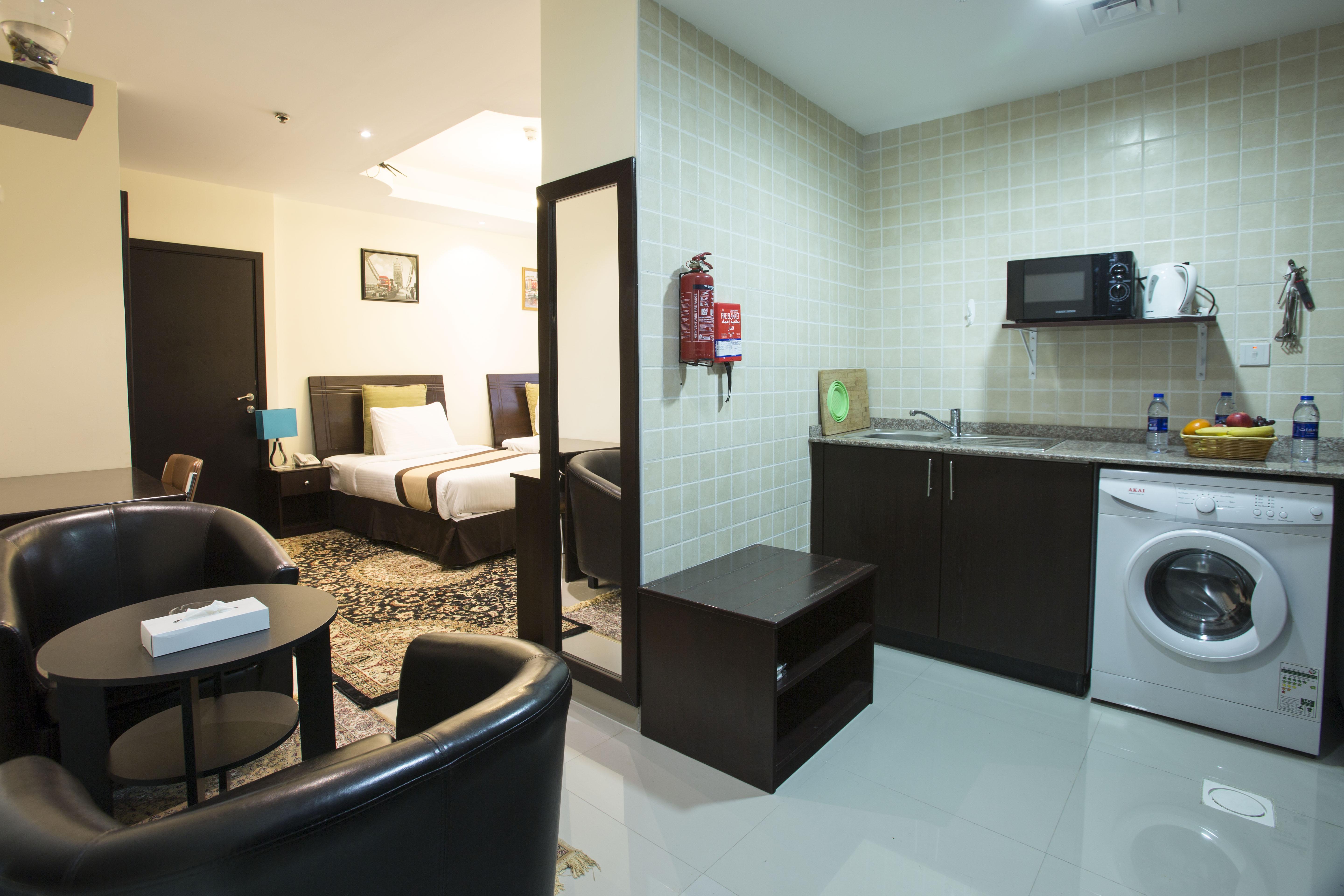 Travellers Hotel Apartment Дубай Екстериор снимка
