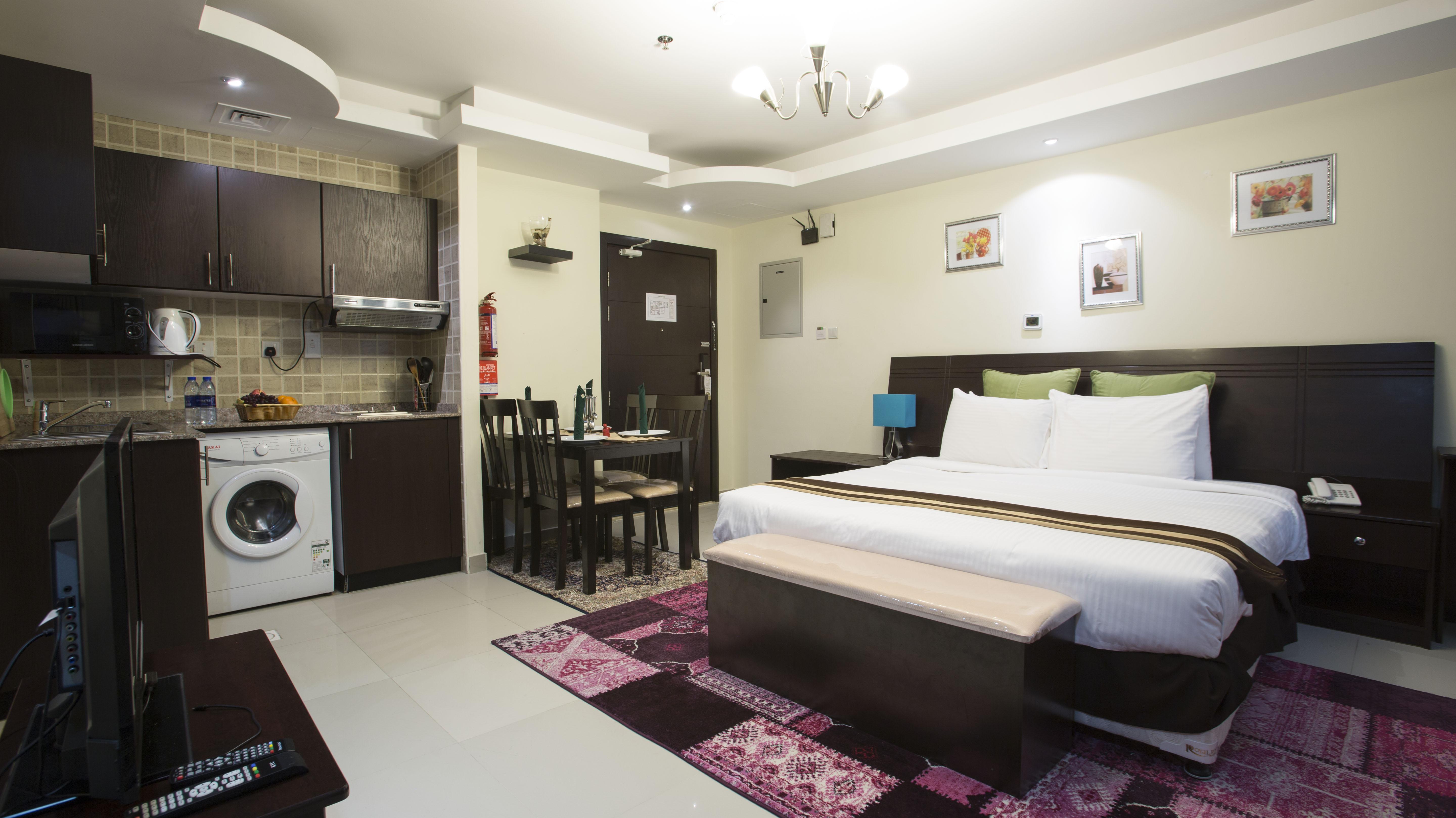 Travellers Hotel Apartment Дубай Екстериор снимка