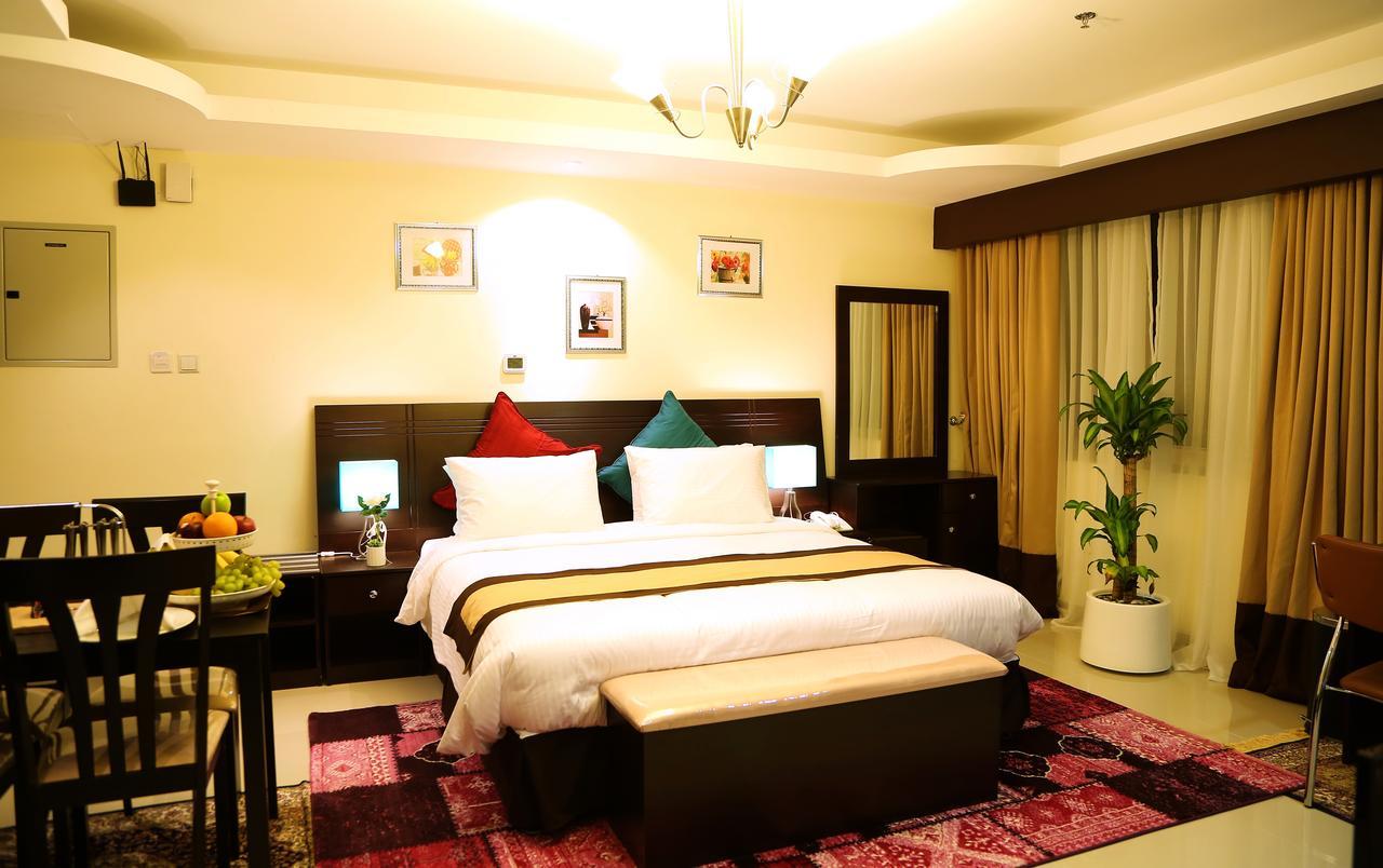 Travellers Hotel Apartment Дубай Екстериор снимка