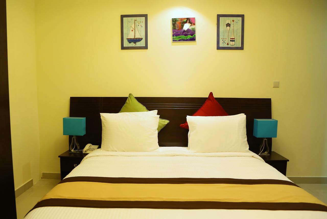 Travellers Hotel Apartment Дубай Екстериор снимка