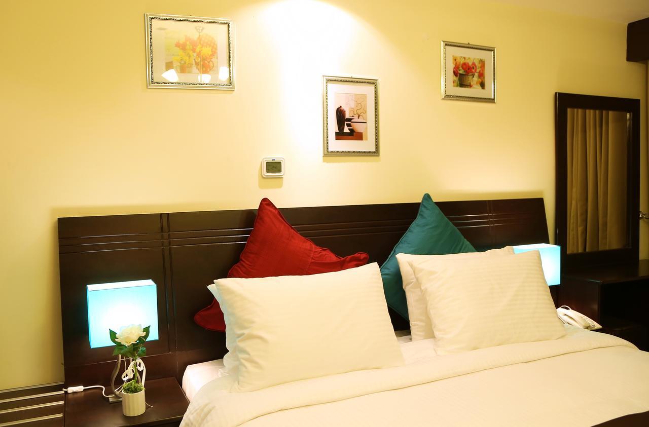 Travellers Hotel Apartment Дубай Екстериор снимка