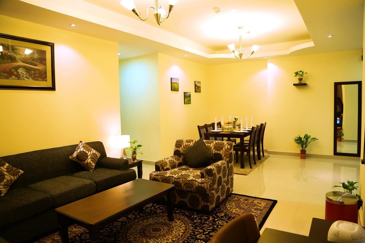 Travellers Hotel Apartment Дубай Екстериор снимка