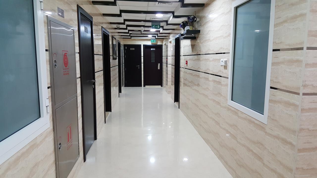 Travellers Hotel Apartment Дубай Екстериор снимка