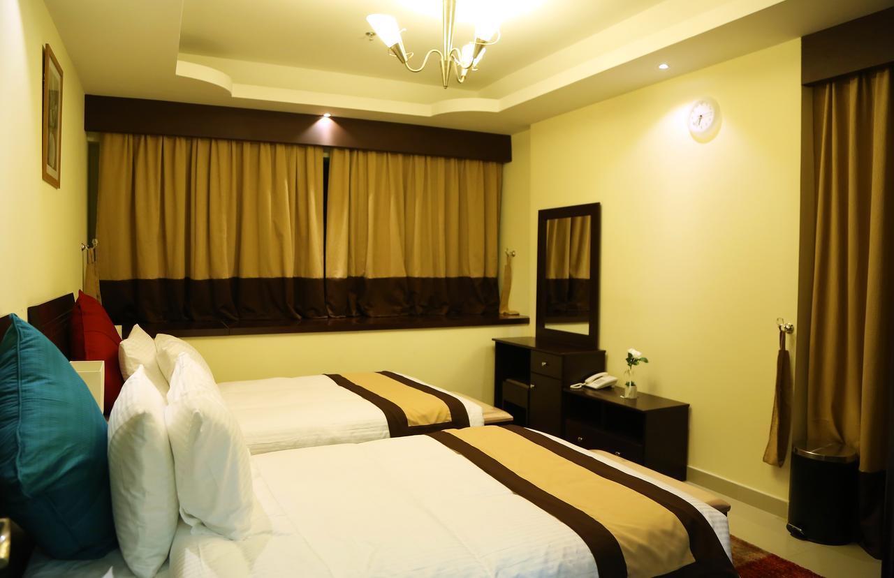 Travellers Hotel Apartment Дубай Екстериор снимка
