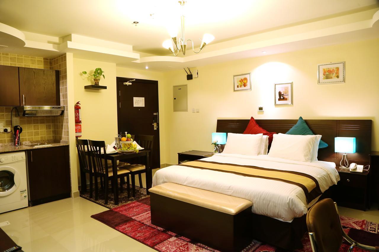 Travellers Hotel Apartment Дубай Екстериор снимка