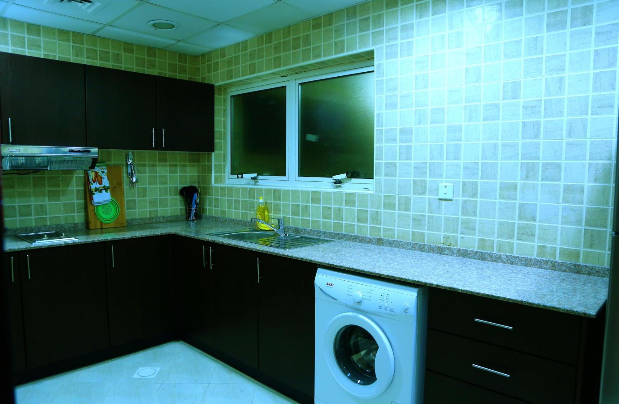 Travellers Hotel Apartment Дубай Екстериор снимка
