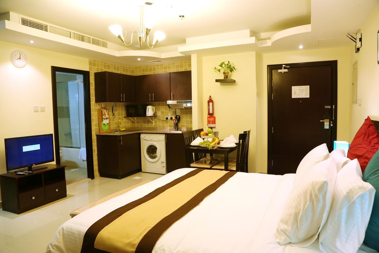 Travellers Hotel Apartment Дубай Екстериор снимка