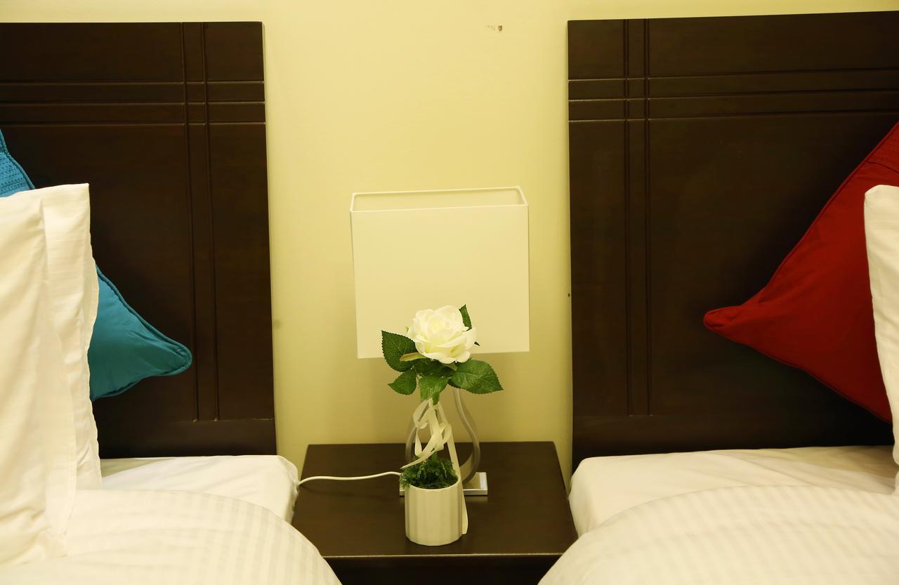 Travellers Hotel Apartment Дубай Екстериор снимка