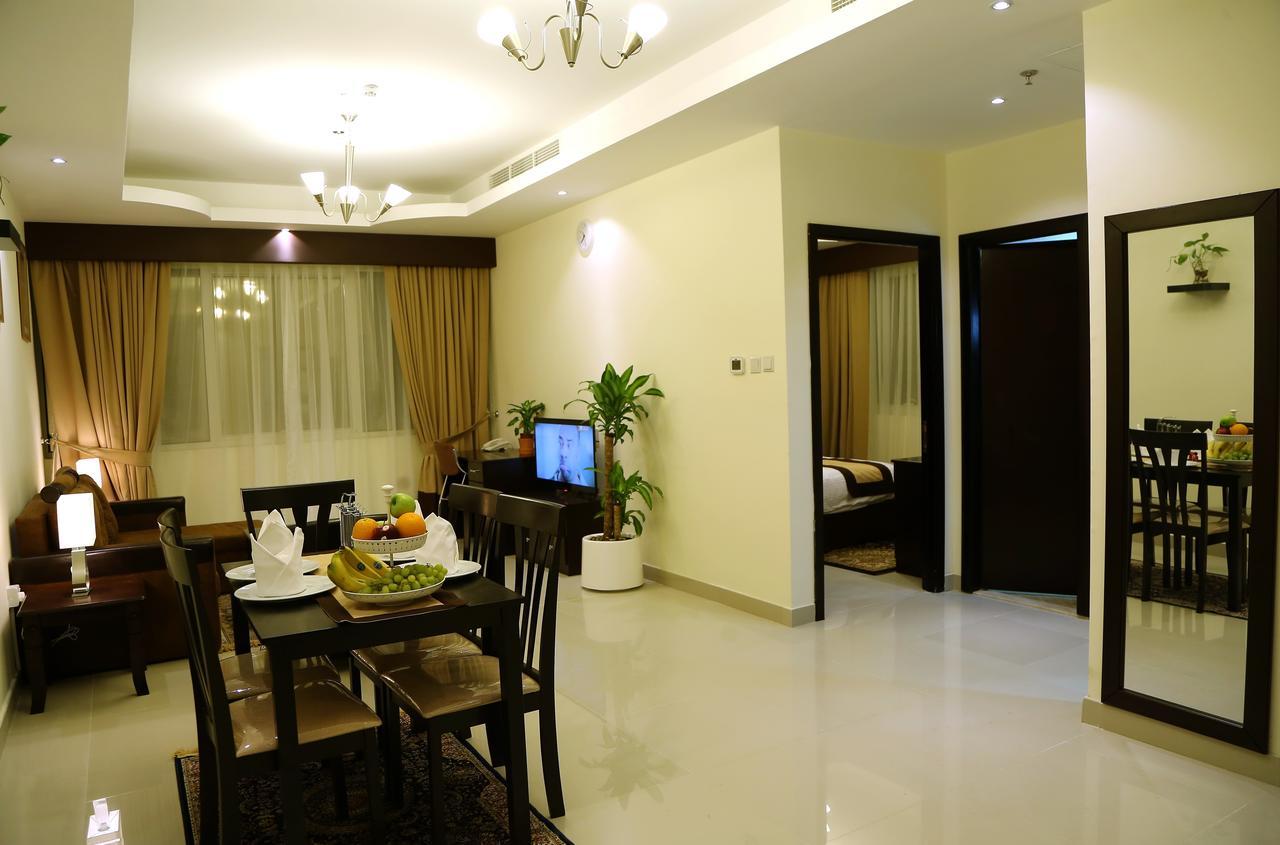 Travellers Hotel Apartment Дубай Екстериор снимка