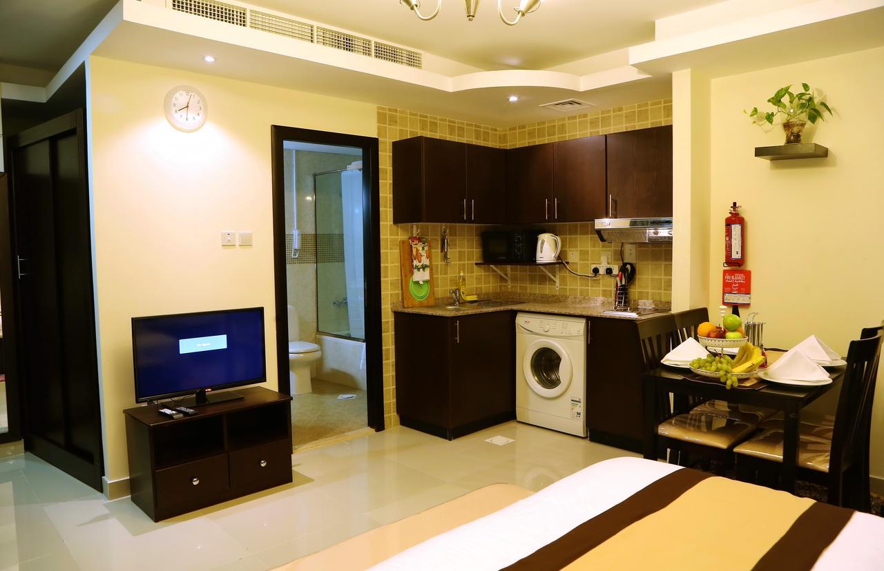 Travellers Hotel Apartment Дубай Екстериор снимка