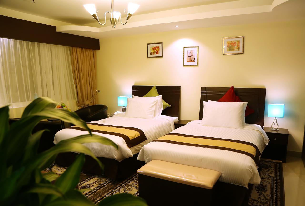 Travellers Hotel Apartment Дубай Екстериор снимка