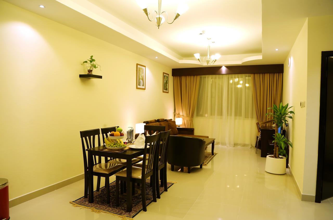 Travellers Hotel Apartment Дубай Екстериор снимка