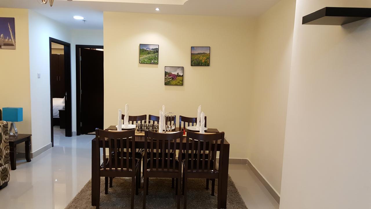 Travellers Hotel Apartment Дубай Екстериор снимка