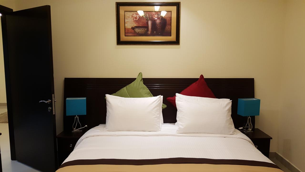 Travellers Hotel Apartment Дубай Стая снимка
