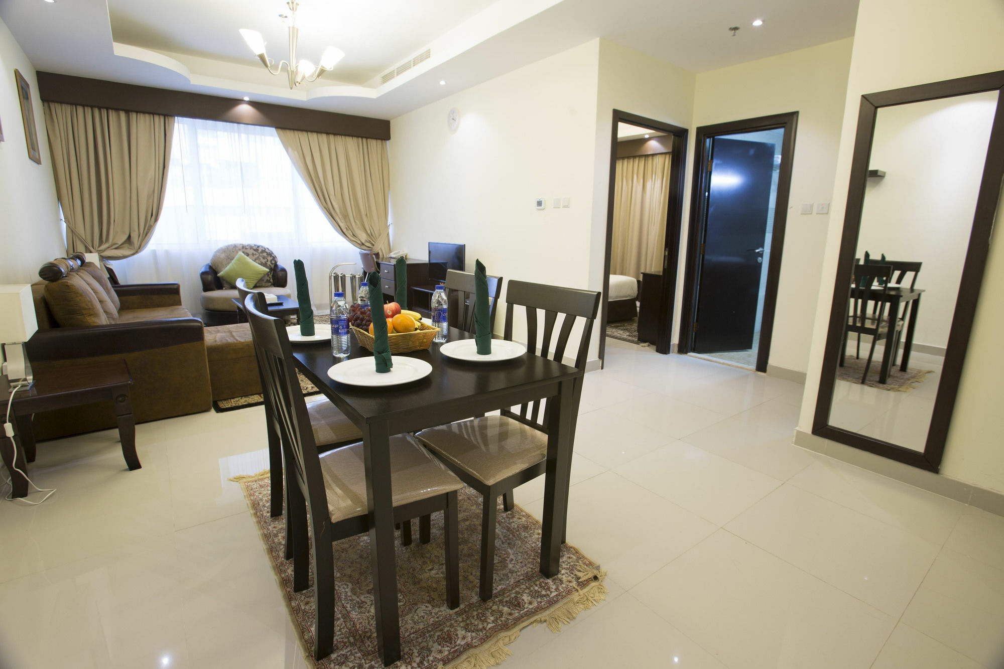 Travellers Hotel Apartment Дубай Екстериор снимка