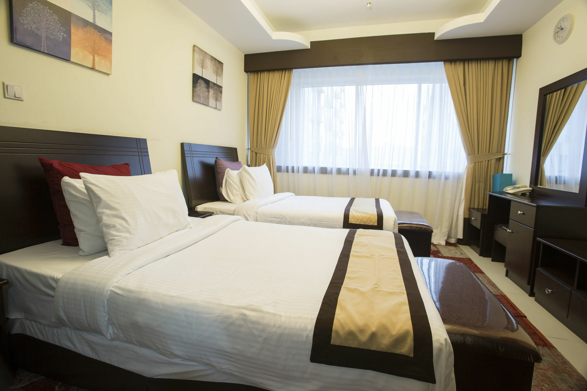 Travellers Hotel Apartment Дубай Екстериор снимка