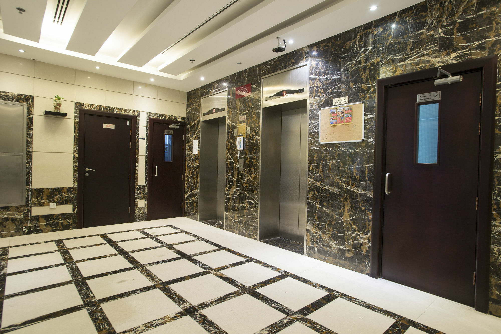 Travellers Hotel Apartment Дубай Екстериор снимка