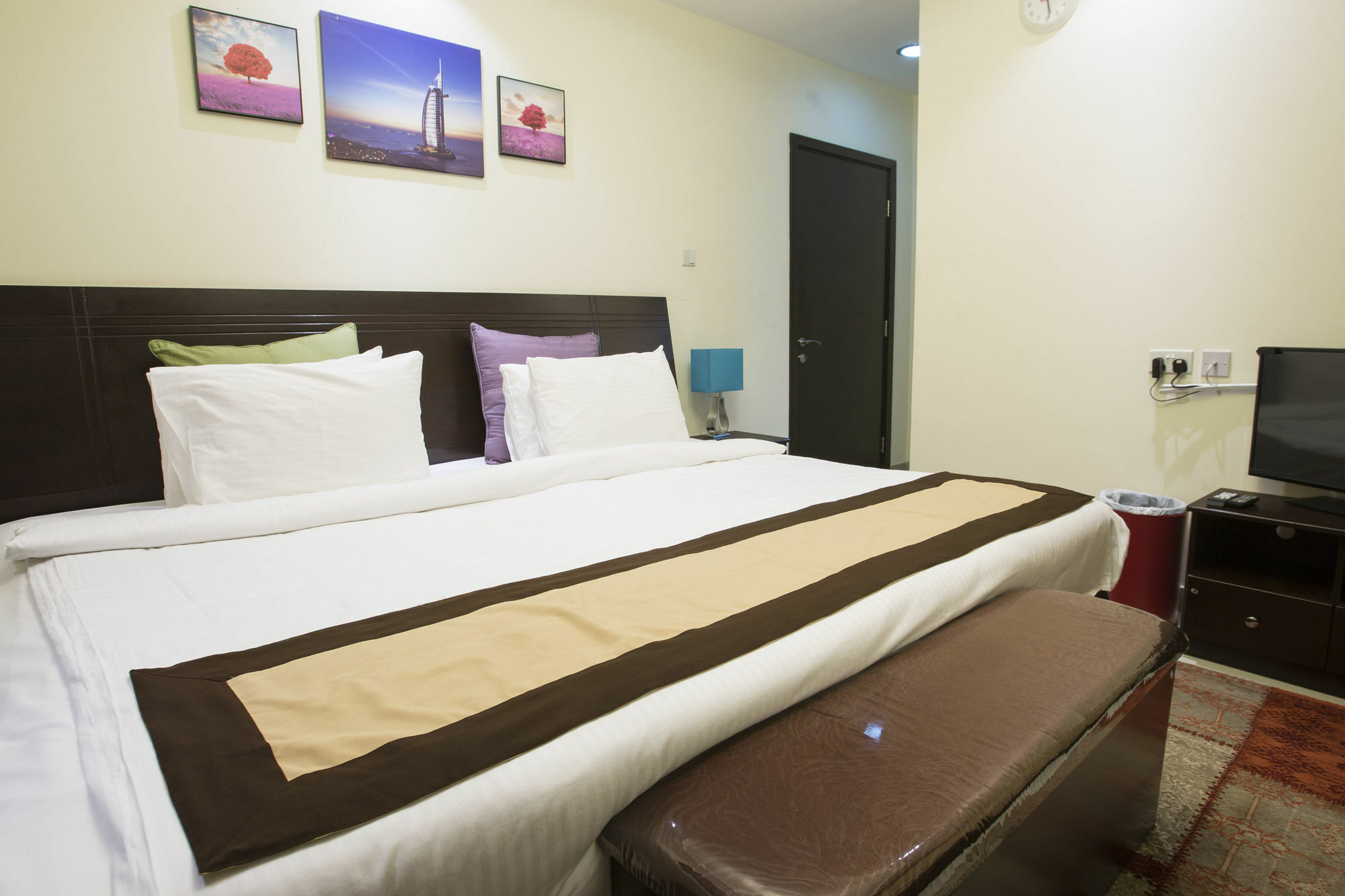 Travellers Hotel Apartment Дубай Екстериор снимка